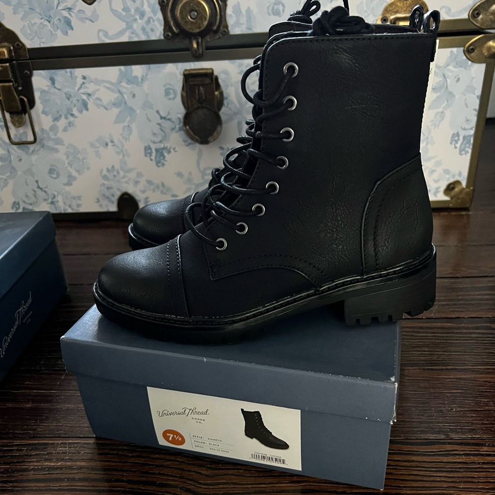 Universal Thread Black Combat Boots